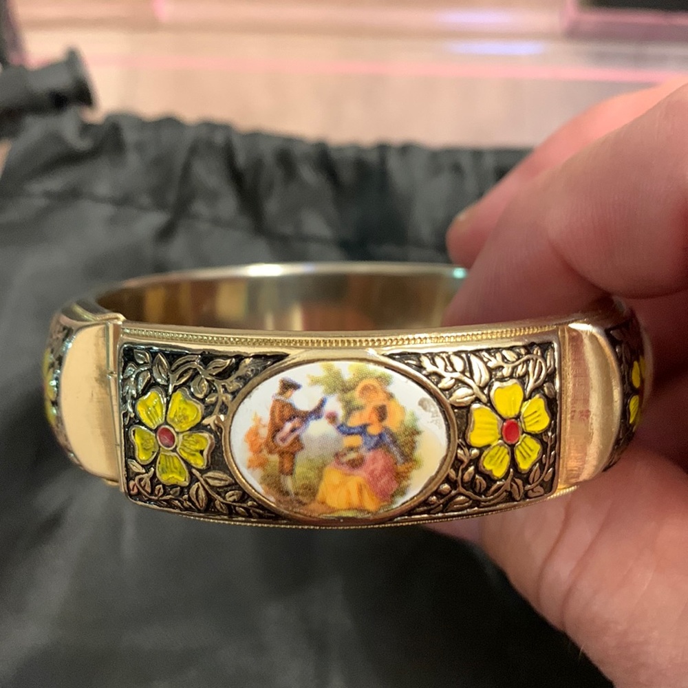 Cameo bracelet